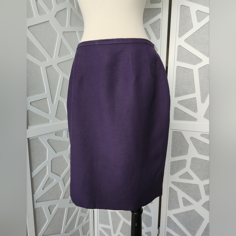 Plum Purple knee-length pencil skirt for business, casual, or cocktail. Sz. 10P